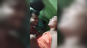 Bangla, una chica india regordeta, se entrega al amor apasionado con un hombre negro 2 mín. 40 sec