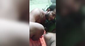 Bangla, una chica india regordeta, se entrega al amor apasionado con un hombre negro 3 mín. 10 sec