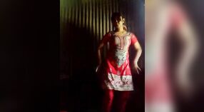 Desi Village Girl的性感猫表演在相机上 6 敏 50 sec