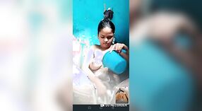 Desi Village Girl沉迷于舔和指法的热气腾腾的视频通话中 3 敏 00 sec