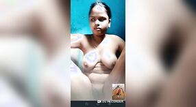 Desi village cô gái indulges trong một steamy video call qua sự liếm và ngón tay mình 3 tối thiểu 20 sn