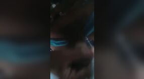 Hillbilly Hijra geeft een stomende Pijpbeurt op een trein in deze dorp seks video 2 min 00 sec