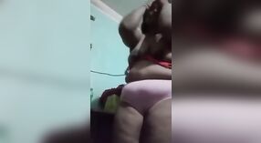 MMS desnudo de Hindi Dehati en un pueblo 0 mín. 30 sec