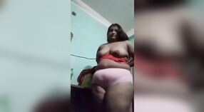 MMS desnudo de Hindi Dehati en un pueblo 0 mín. 40 sec