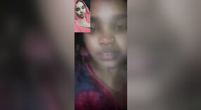 नग्न मुलगी स्वत: ला बोटे घालते आणि तिच्या प्रियकराबरोबर व्हिडिओ कॉलवर तिचा चेहरा दाखवते 3 मिन 00 सेकंद