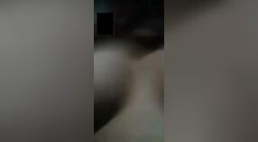 Zmysłowa rozmowa wideo Desi Village Girl z jej Busty ciałem 2 / min 30 sec