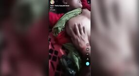Desi Bhabhi与她的乡村伴侣的现场性爱录像带 2 敏 10 sec