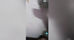 Desi Bhabhi Vídeo de sexo ao vivo com o seu parceiro da aldeia 0 minuto 40 SEC