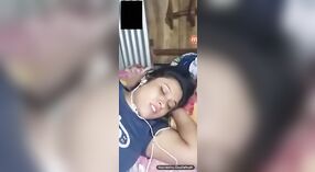 Videochiamata con una splendida ragazza hillbilly e le sue grandi tette 1 min 40 sec