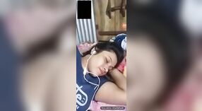 Panggilan video dengan seorang gadis dusun yang menakjubkan dan payudara besarnya 2 min 30 sec