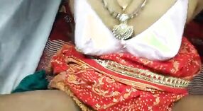 বিহারি গ্রামের স্ত্রী তার সঙ্গীর সাথে কঠোর যৌনতায় লিপ্ত হন 5 মিন 00 সেকেন্ড