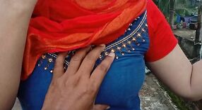 వెంట్రుకల భారతీయ పనిమనిషి డాగీ స్టైల్‌లో గట్టిగా కొట్టుకుంటుంది 10 మిన్ 20 సెకను