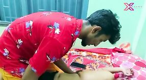 Dehati Bhabhi aux gros seins se fait baiser dans un film torride 3 minute 20 sec