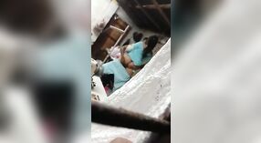 Trabajador de una aldea india y gerente tienen sexo en el taller 1 mín. 20 sec