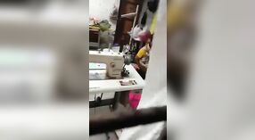 印度乡村工人和女经理在商店地板上有性关系 3 敏 20 sec