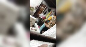 Indiano villaggio lavoratore e femmina manager avere sesso su il shop floor 1 min 00 sec