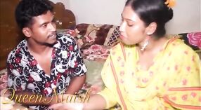 Desi Village Bhabhi dostaje w dół i brudne z Krawcem w tym hardcore wideo 2 / min 00 sec