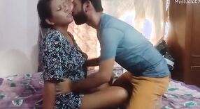 Sexy chica de pueblo indio es golpeada por su tutor en casa 2 mín. 20 sec