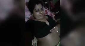 Desi village aunty met grote borsten plaagt en behaagt 0 min 0 sec