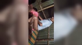 Sesso di gruppo con più ragazzi in un villaggio del Bangladesh 1 min 40 sec