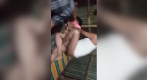 Sexe en groupe avec plusieurs mecs dans un village bangladais 2 minute 20 sec