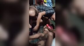 Seks berkelompok dengan banyak pria di desa Bangladesh 3 min 00 sec