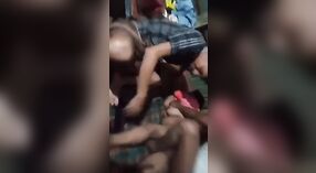 Sexe en groupe avec plusieurs mecs dans un village bangladais 3 minute 00 sec