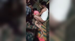 Sexe en groupe avec plusieurs mecs dans un village bangladais 3 minute 40 sec