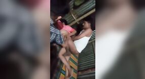 Sexe en groupe avec plusieurs mecs dans un village bangladais 4 minute 00 sec