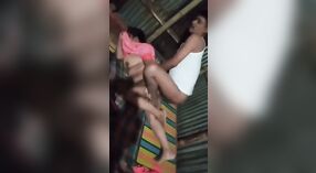 बांगलादेशी गावात एकाधिक मुलांसह गट सेक्स 4 मिन 20 सेकंद