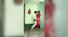 Desi village bhabhi consigue su coño estirado por Devar en este video porno 0 mín. 0 sec