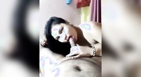 Desi Village Bhabhi ' s Sensuele pijpbeurt in HD 1 min 50 sec