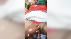 Dehati girl kang seksi susu mumbul minangka dheweke nemu intim karo pacangan dheweke 1 min 50 sec