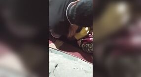 Köy komşusu ile Bhabha'nın eğlenceli ev yapımı video 5 dakika 00 saniyelik