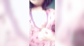 Bangla village sesso video dispone di una splendida ragazza ostentando il suo petite seni 0 min 0 sec