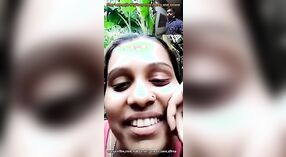 Gadis desa Desi dari Bangladesh menampilkan pertunjukan topless di udara terbuka 4 min 20 sec
