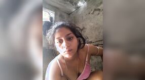 देसी गाव भाभी घरगुती व्हिडिओमध्ये तिचा नग्न शरीर दाखवते 9 मिन 20 सेकंद