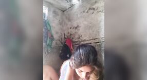 デジビレッジbhabhiは自家製のビデオで彼女の裸体を披露します 12 分 20 秒