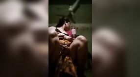 Bibi desa Bangla memamerkan pantat dan payudaranya yang besar 3 min 30 sec