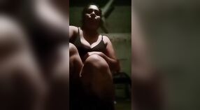 Bibi desa Bangla memamerkan pantat dan payudaranya yang besar 4 min 10 sec