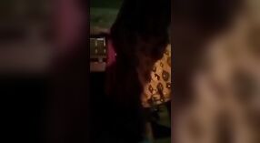 Bangla village aunty pronkt met haar grote kont en borsten 0 min 0 sec