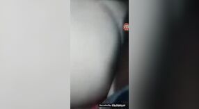 Desi Aldeia bhabhi fica para baixo e sujo com seu amante na câmara 3 minuto 50 SEC