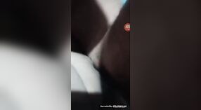 Desi village bhabhi descend et se salit avec son amant devant la caméra 4 minute 30 sec