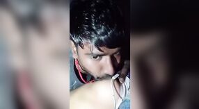 Desi lan indian bocah-Bocah wadon desa njaluk nakal ing kamera 0 min 0 sec