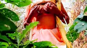 Desi village bhabhi prende nudo e spettacoli via lei sexy corpo 1 min 00 sec