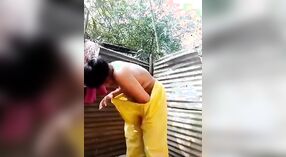 Bangla aldeia menina fica nua e leva caseiro selfies na banheira 1 minuto 40 SEC