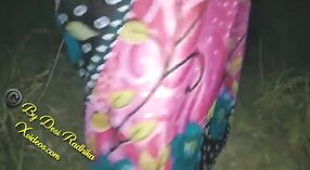 Дези виллидж бхабхи трахает свою задницу на открытом воздухе 5 минута 20 сек