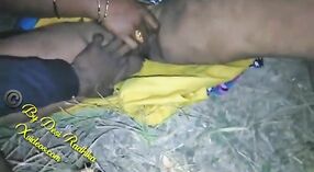Desi village bhabhi consigue su culo machacado al aire libre 0 mín. 0 sec