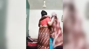Busty wiejska żona oddaje się hardcore seks z Devar 0 / min 30 sec