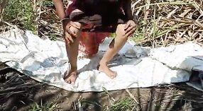 మోసం చేసే భార్య గ్రామీణ ప్రాంతాల్లో బహిరంగ సెక్స్ కోసం చెల్లించబడుతుంది 10 మిన్ 20 సెకను